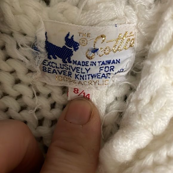 Vintage knit fringed poncho with hood - Picture 3 of 6